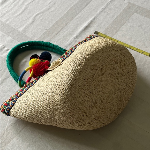 Colorful Woven Straw Shoulder Tote Bag Embellished With A Pom-Pom - Picture 5 of 8